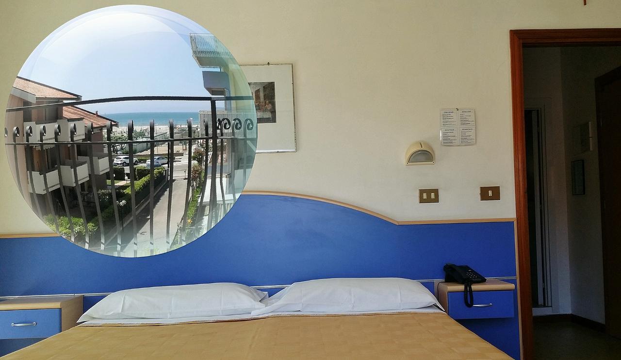 Hotel La Falena Cervia Extérieur photo