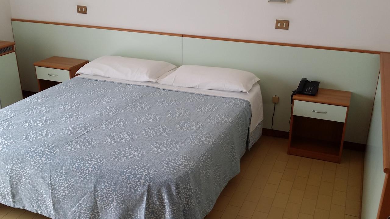 Hotel La Falena Cervia Extérieur photo