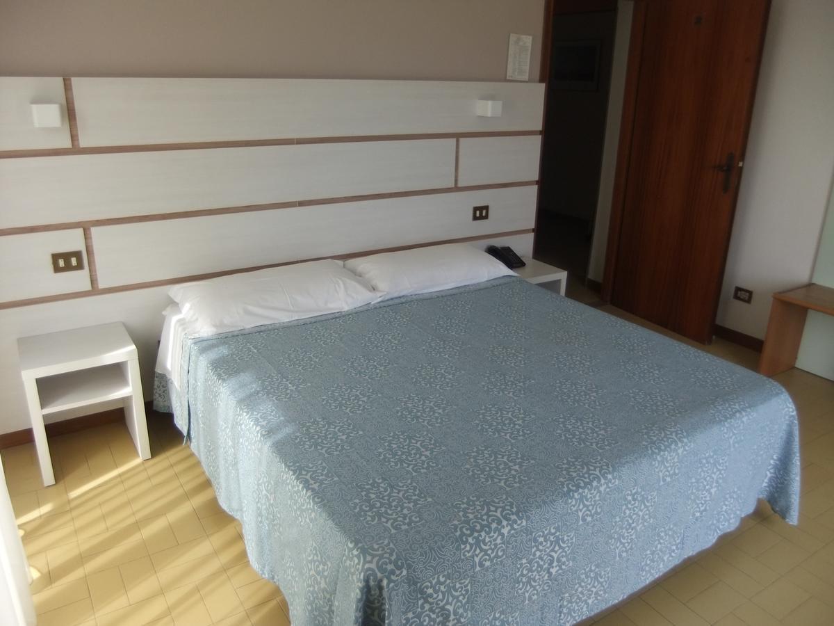 Hotel La Falena Cervia Extérieur photo