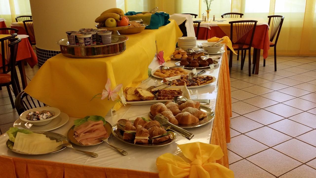 Hotel La Falena Cervia Extérieur photo