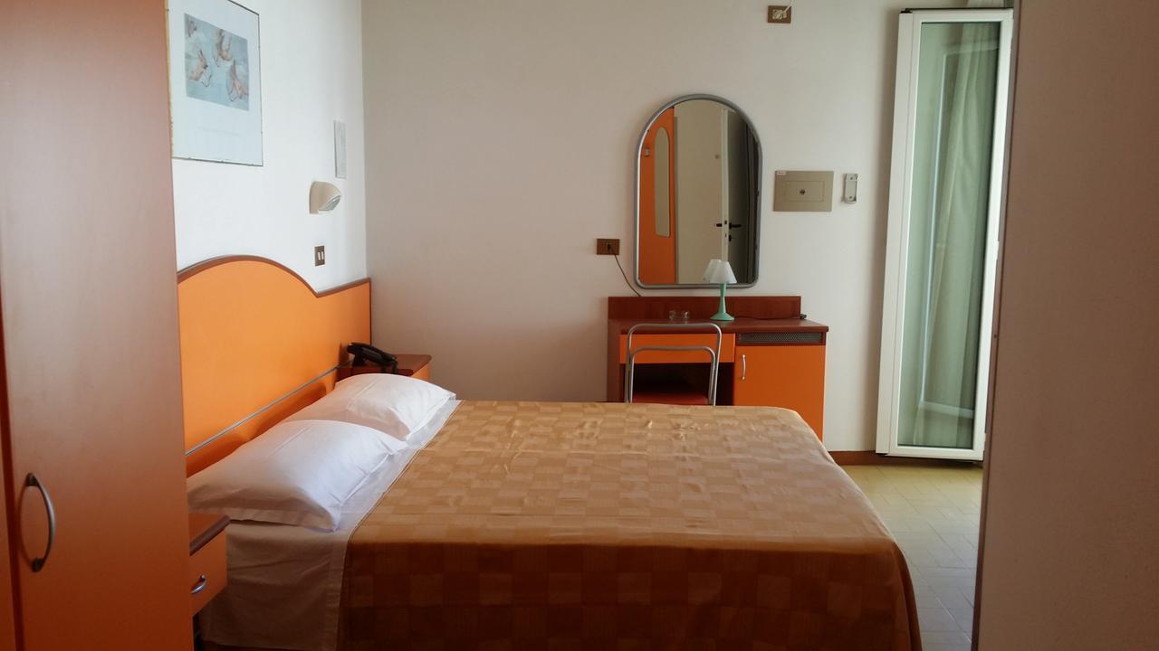 Hotel La Falena Cervia Extérieur photo