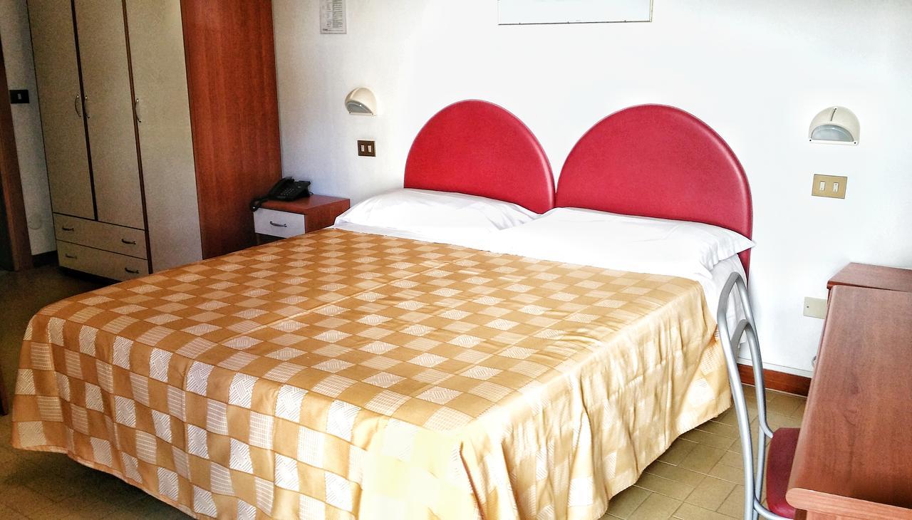 Hotel La Falena Cervia Extérieur photo