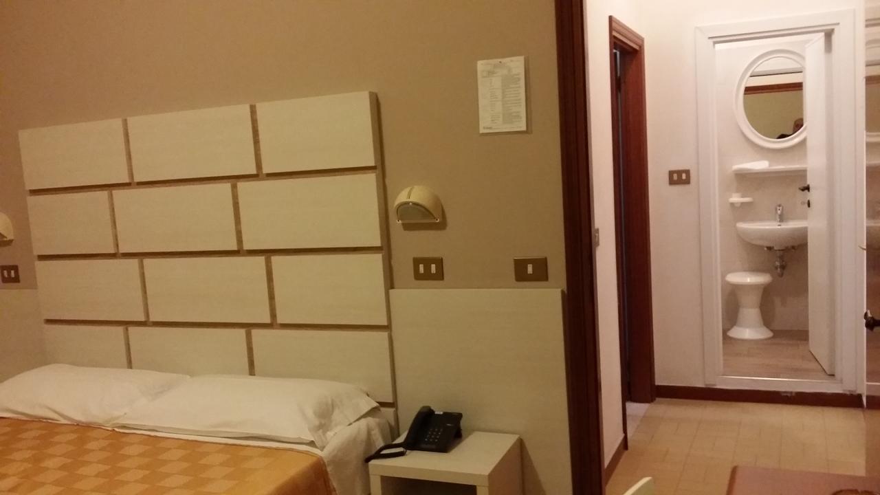 Hotel La Falena Cervia Extérieur photo
