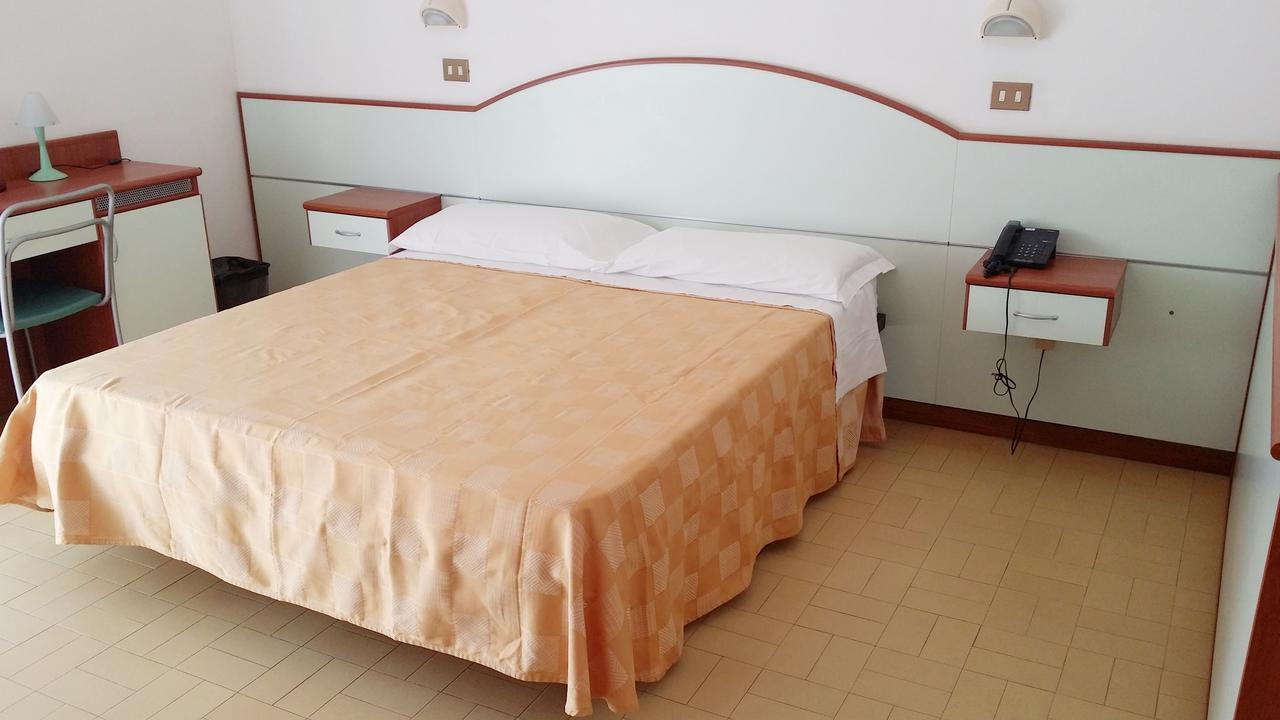 Hotel La Falena Cervia Extérieur photo