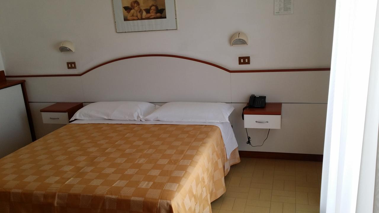 Hotel La Falena Cervia Extérieur photo