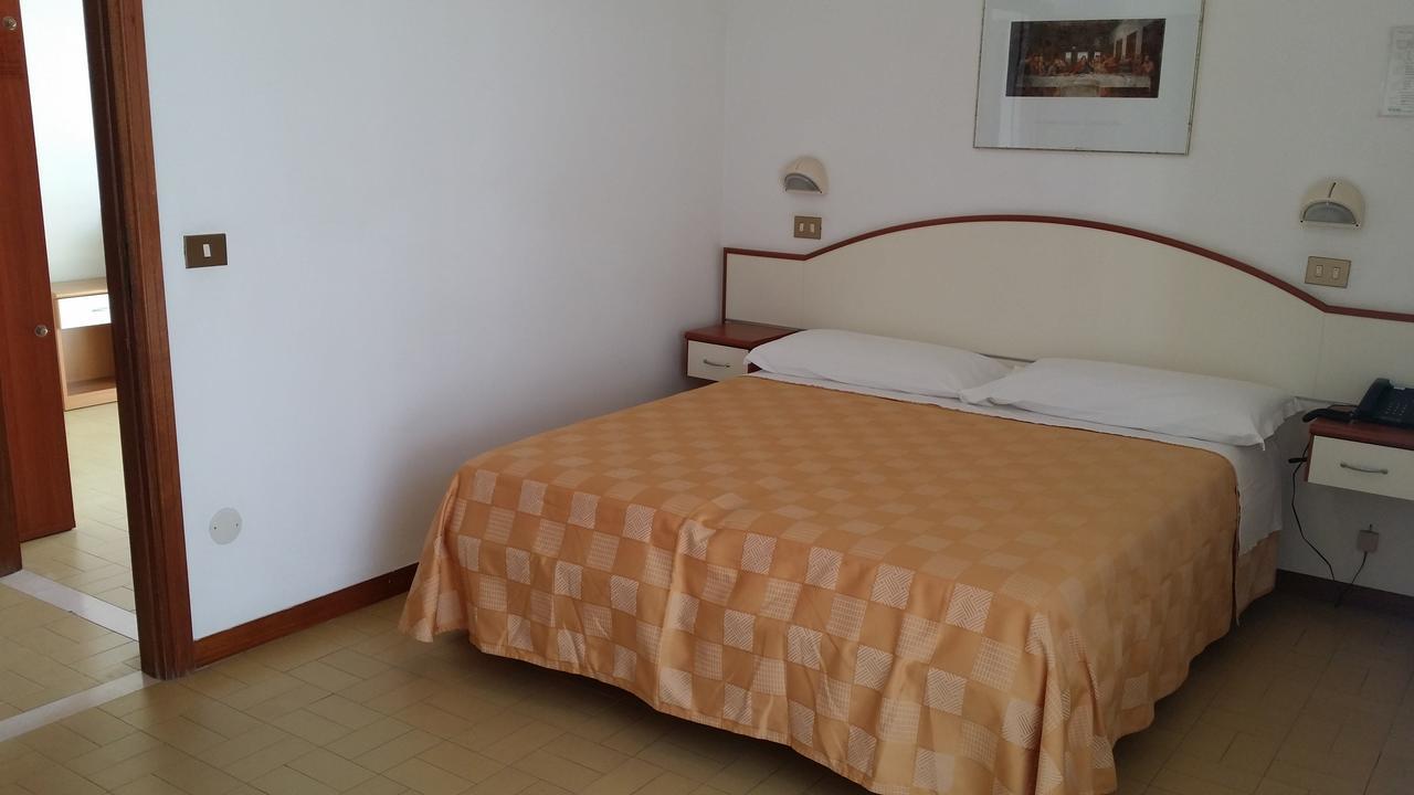 Hotel La Falena Cervia Extérieur photo