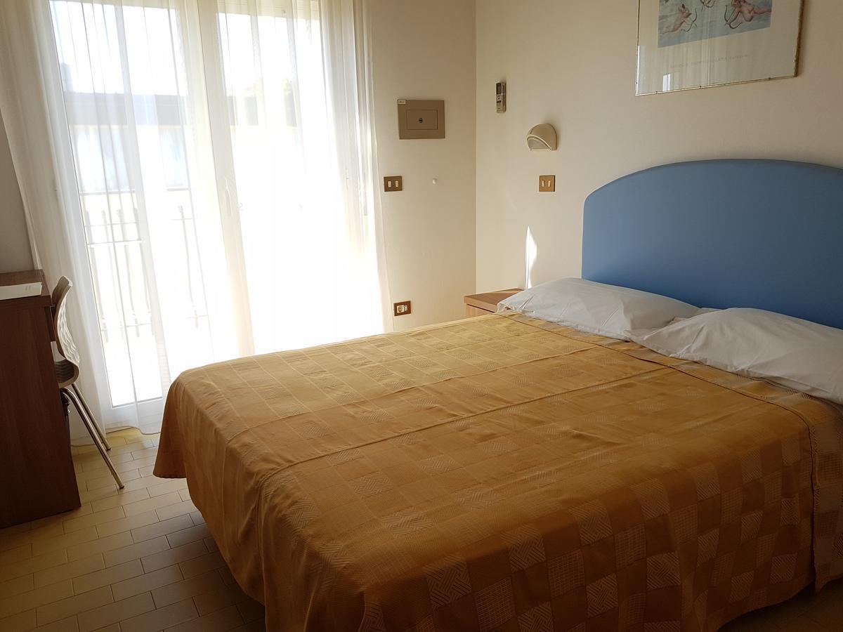 Hotel La Falena Cervia Extérieur photo