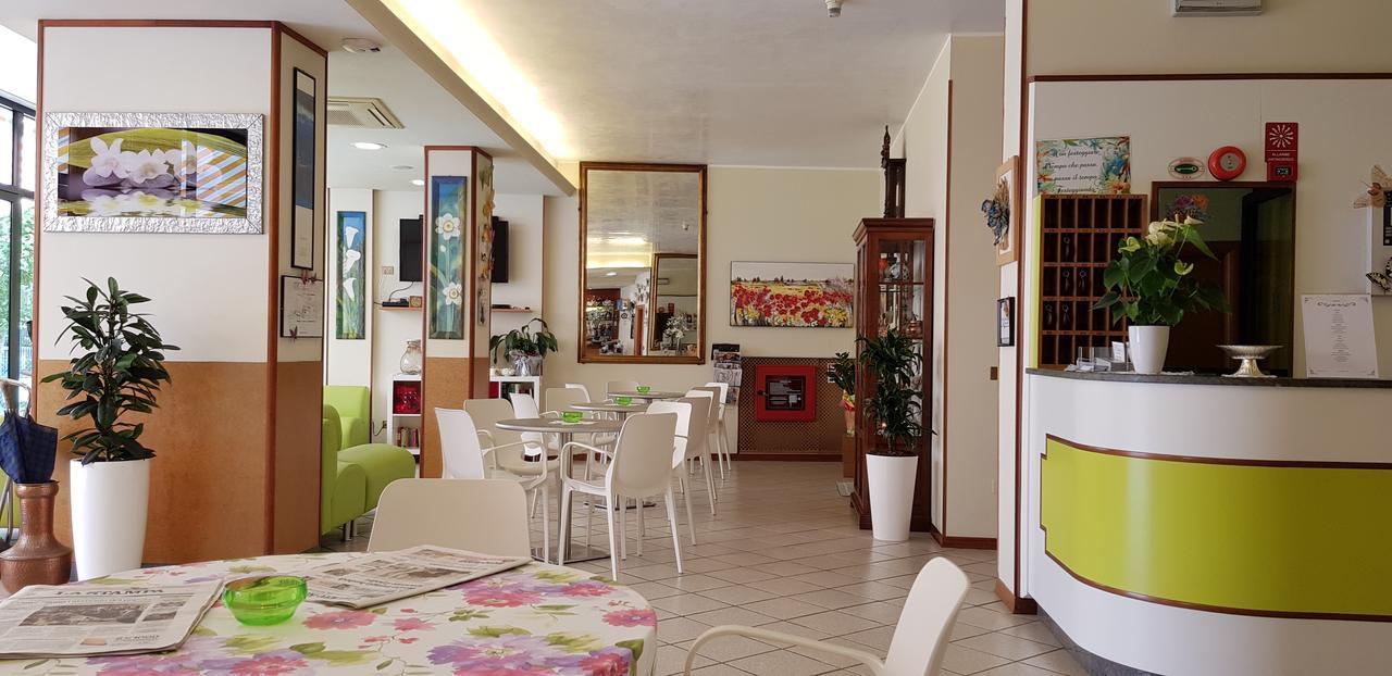 Hotel La Falena Cervia Extérieur photo